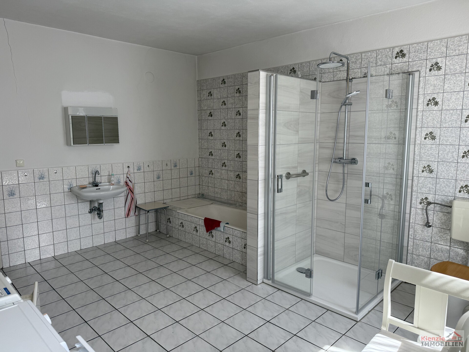 Exklusives Wohn- und Gewerbeanwesen mit Unternehmerresidenz, Produktionshallen, Wellnessbereich