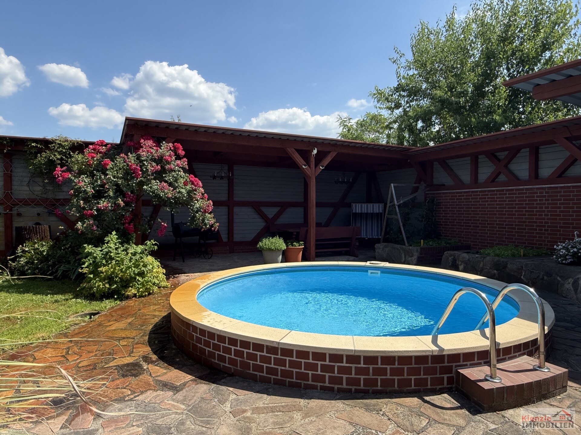 Attraktives Wohn- /Gewerbeanwesen in Finsterwalde – voll ausgestattete Kfz-Werkstatt mit Wohnbereich