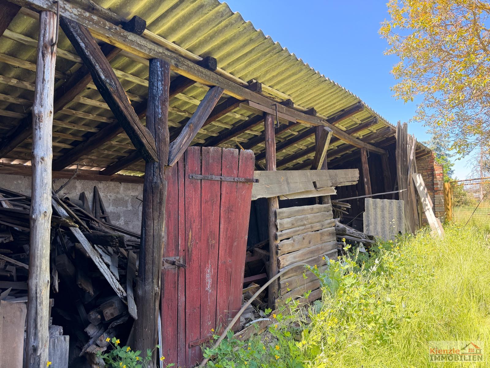Hofanlage mit Haupthaus, Scheune und Nebengebäude in Oppelhain