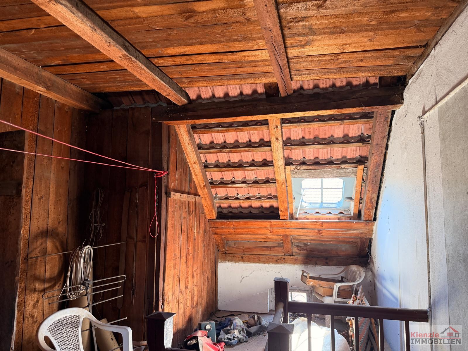 Hofanlage mit Haupthaus, Scheune und Nebengebäude in Oppelhain