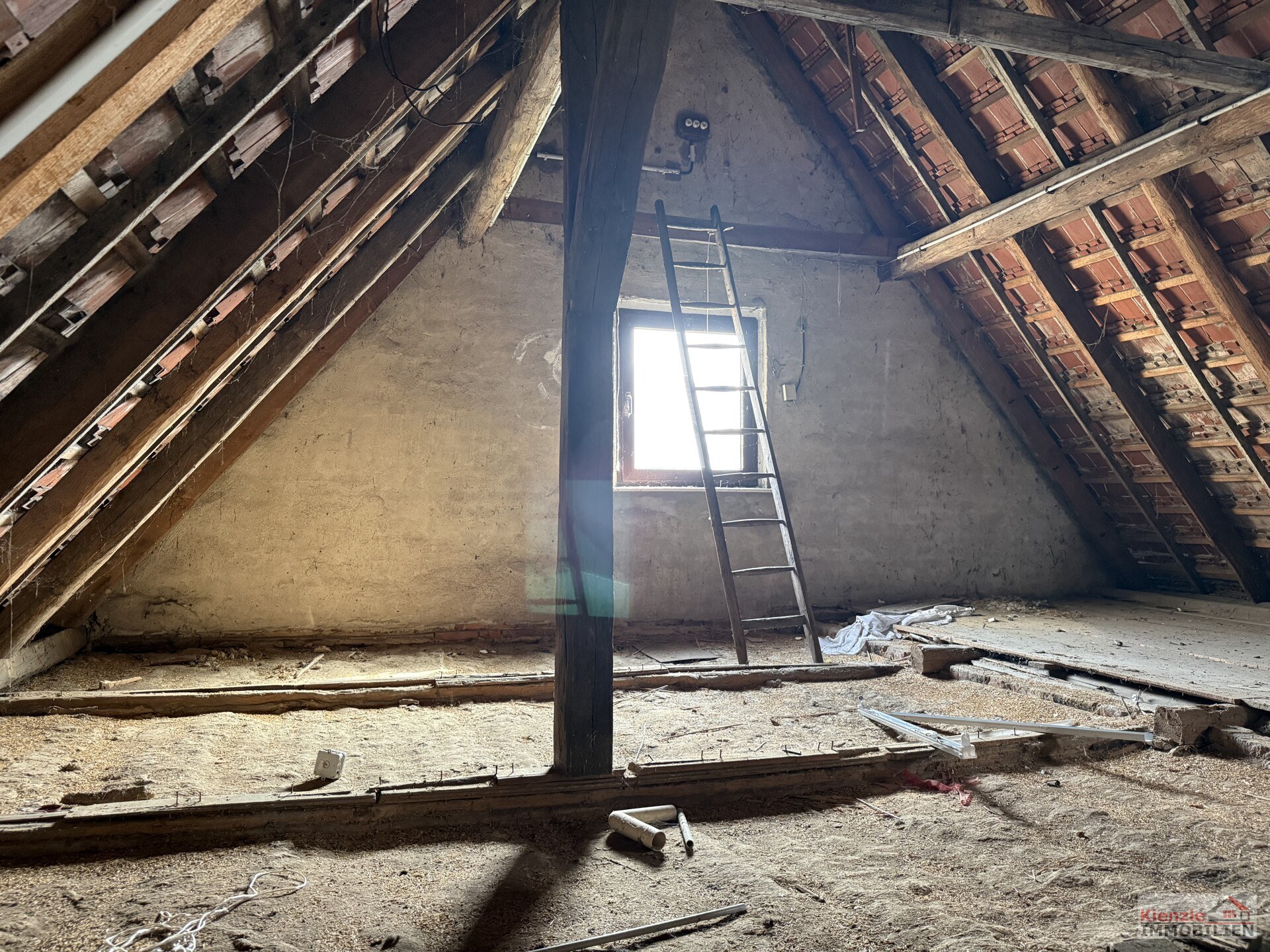 Einfamilienhaus mit Scheune in Ebersbach OT Naunhof zum Sanieren
