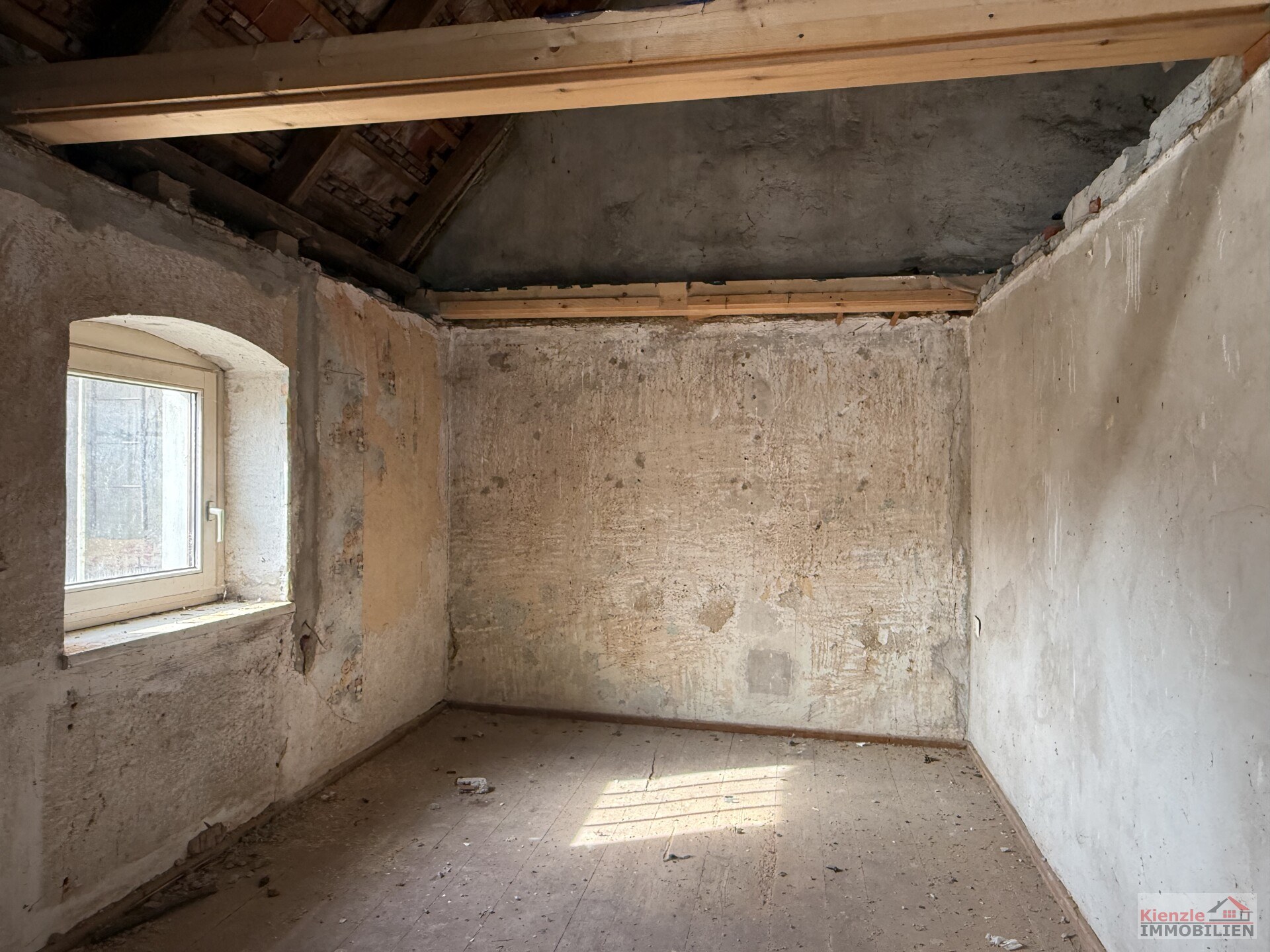 Einfamilienhaus mit Scheune in Ebersbach OT Naunhof zum Sanieren