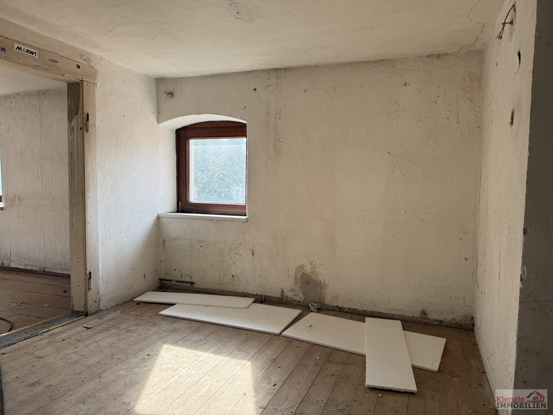 Einfamilienhaus mit Scheune in Ebersbach OT Naunhof zum Sanieren