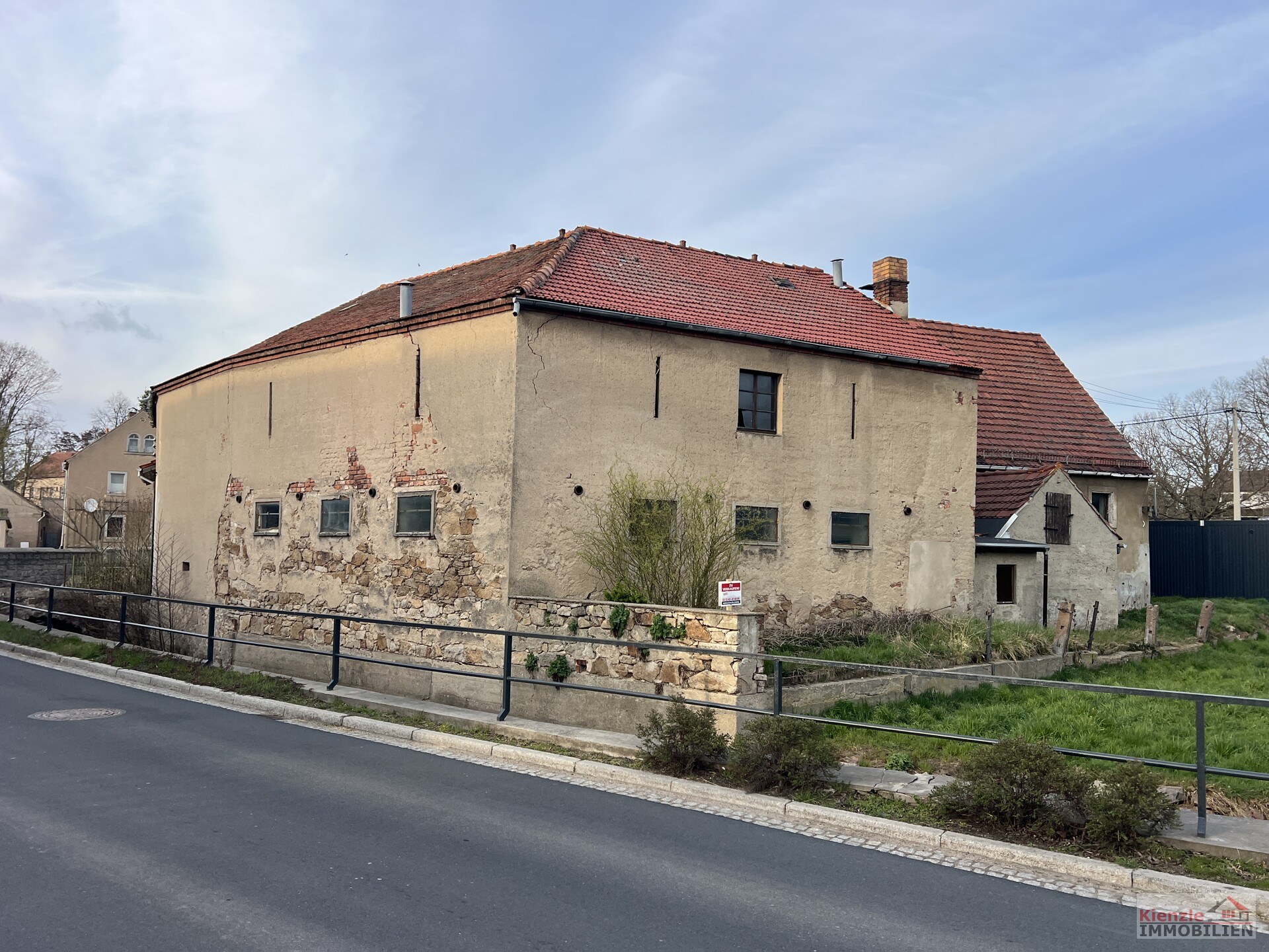 Einfamilienhaus mit Scheune in Ebersbach OT Naunhof zum Sanieren