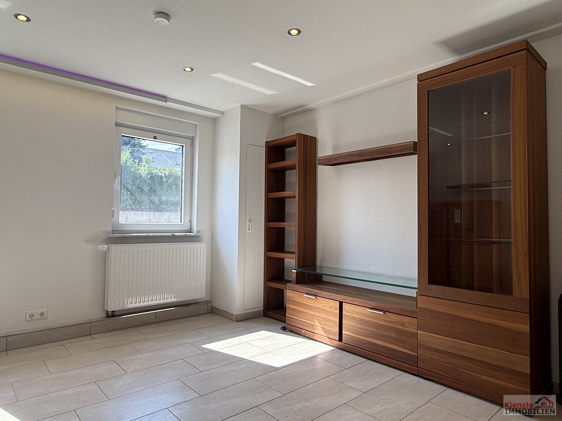 Multifunktionales Gebäude mit reichlich Nebengelass, Sauna, Partyraum und Garten