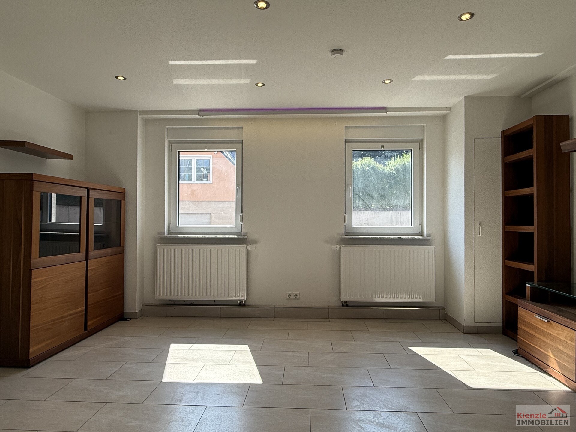 Multifunktionales Gebäude mit reichlich Nebengelass, Sauna, Partyraum und Garten