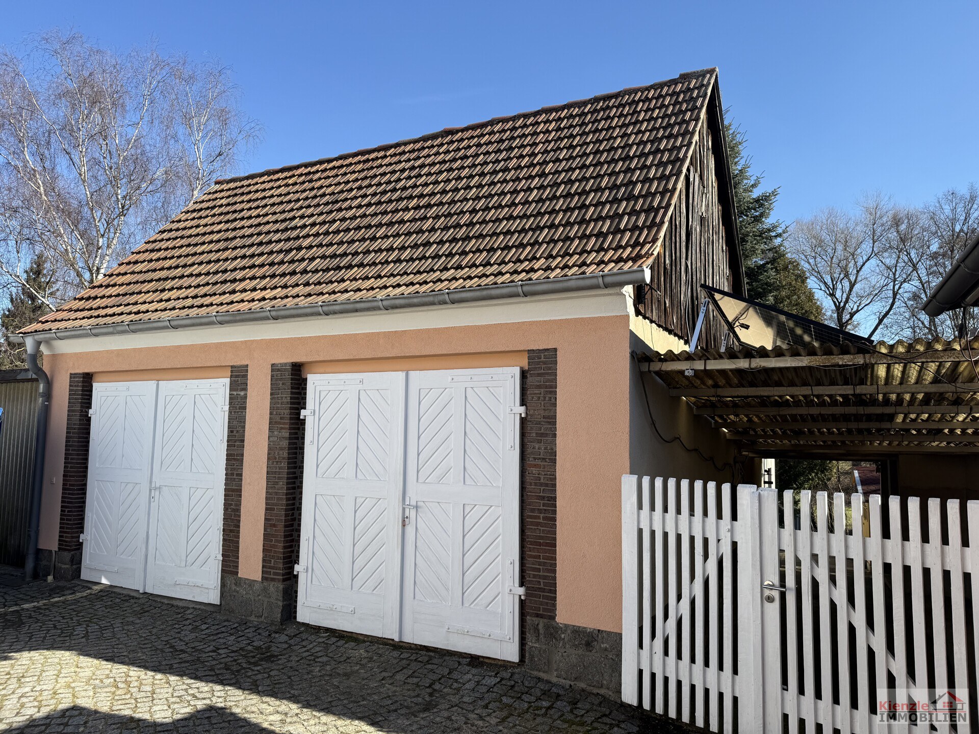 Multifunktionales Gebäude mit reichlich Nebengelass, Sauna, Partyraum und Garten