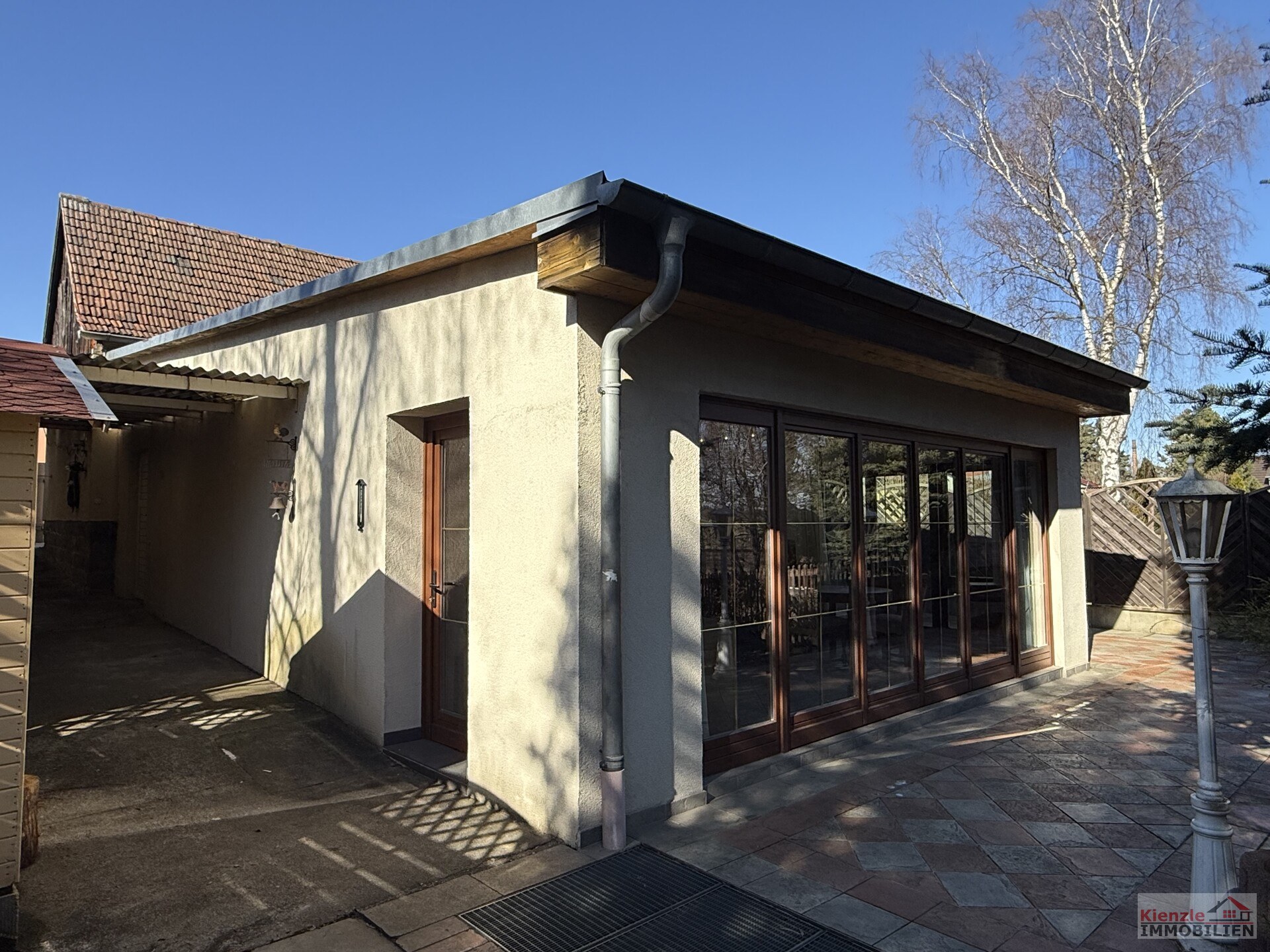 Multifunktionales Gebäude mit reichlich Nebengelass, Sauna, Partyraum und Garten