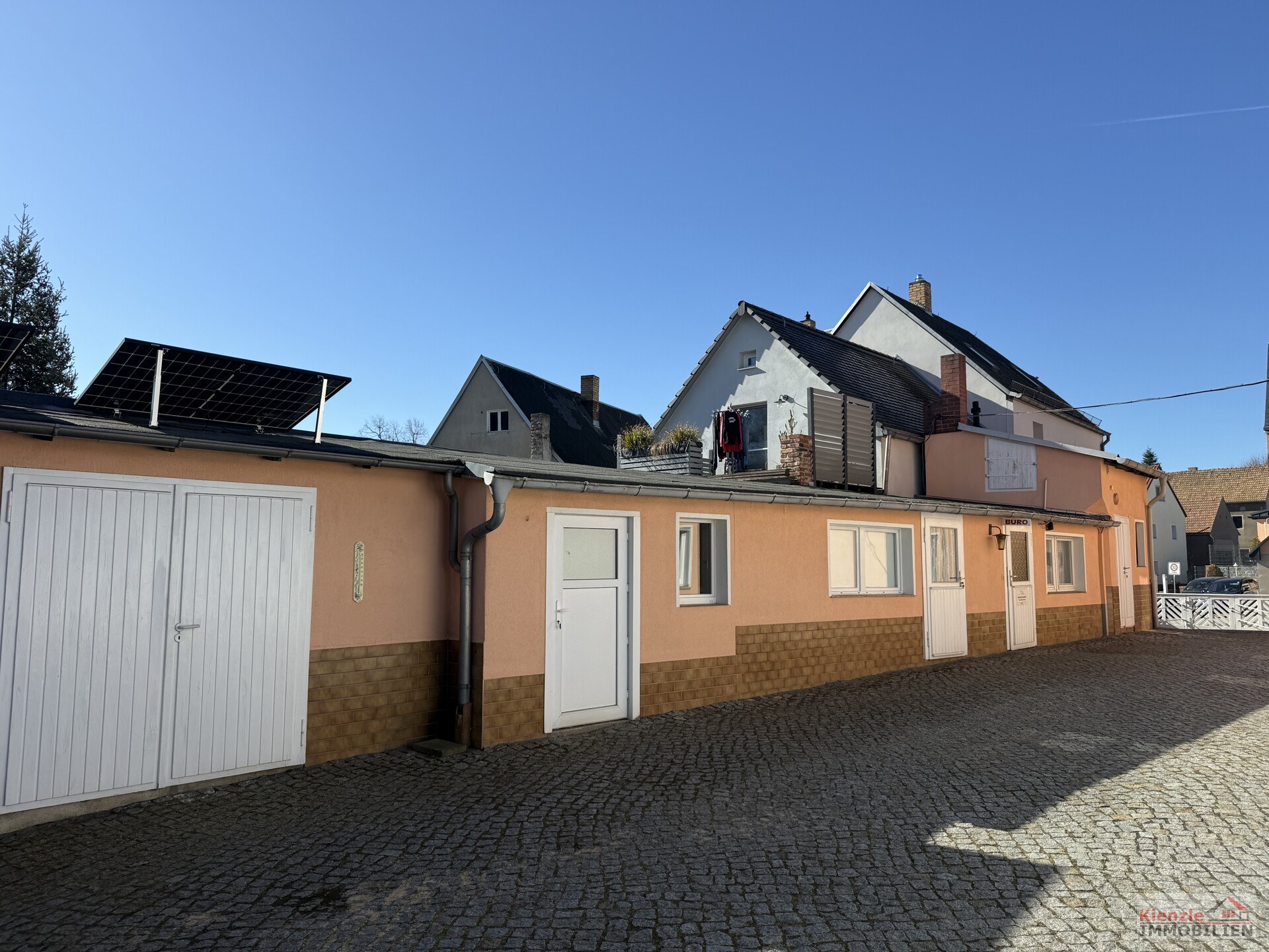 Multifunktionales Gebäude mit reichlich Nebengelass, Sauna, Partyraum und Garten