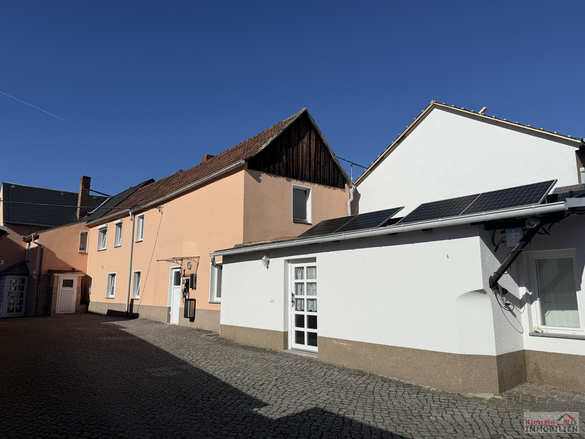 Multifunktionales Gebäude mit reichlich Nebengelass, Sauna, Partyraum und Garten