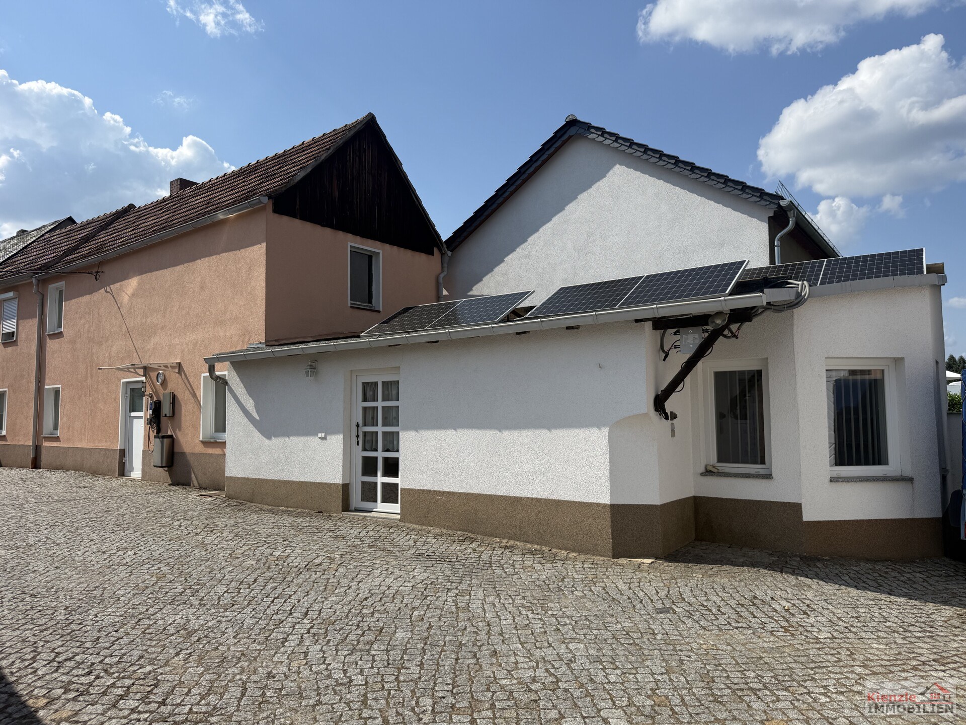 Multifunktionales Gebäude mit reichlich Nebengelass, Sauna, Partyraum und Garten