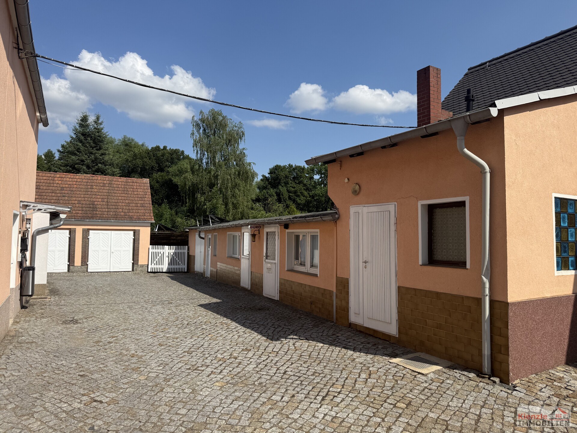 Multifunktionales Gebäude mit reichlich Nebengelass, Sauna, Partyraum und Garten