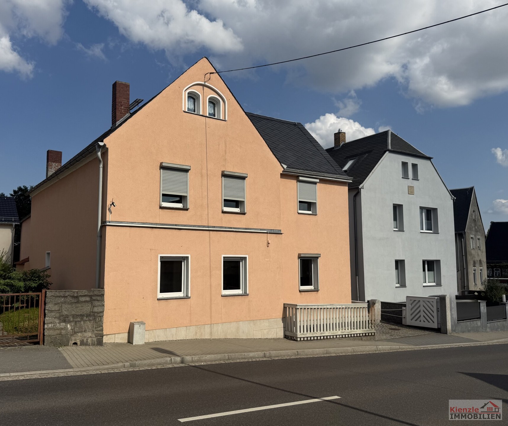 Multifunktionales Gebäude mit reichlich Nebengelass, Sauna, Partyraum und Garten