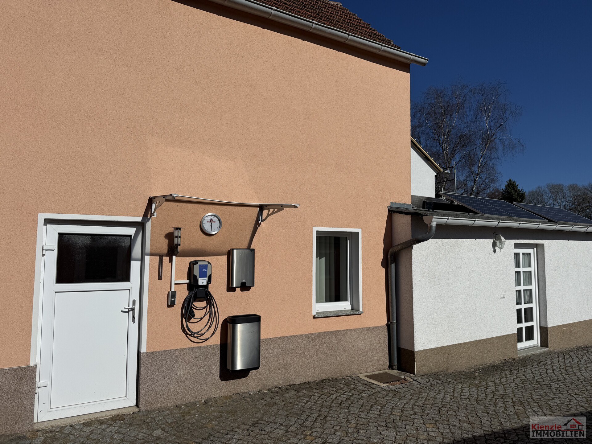 Multifunktionales Gebäude mit reichlich Nebengelass, Sauna, Partyraum und Garten