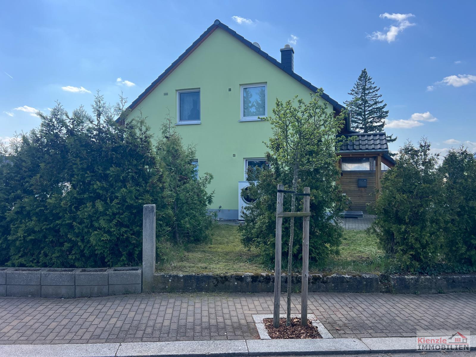 Freistehendes Einfamilienhaus mit Pool in guter Wohnlage von Rabenau
