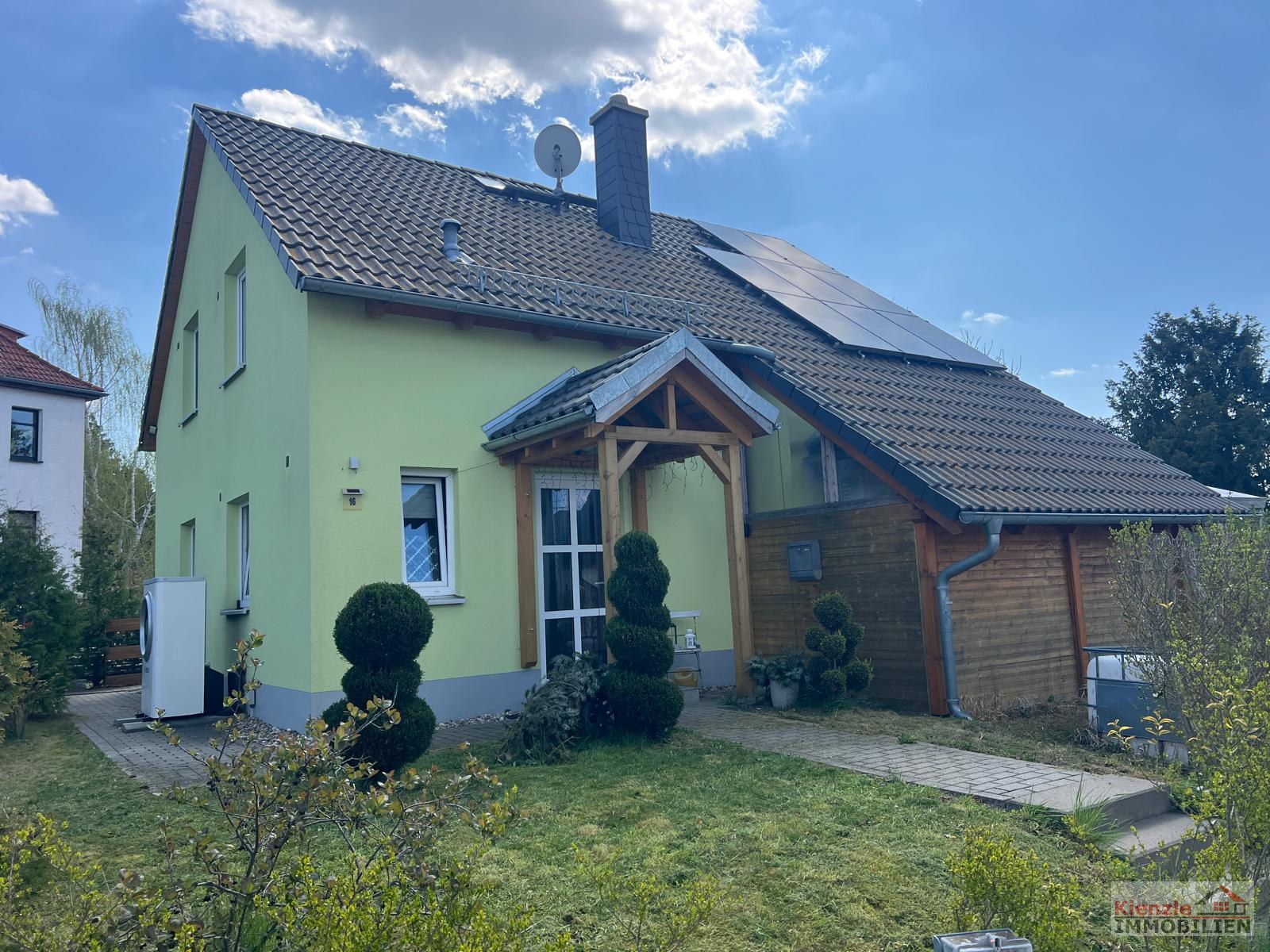 Freistehendes Einfamilienhaus mit Pool in guter Wohnlage von Rabenau