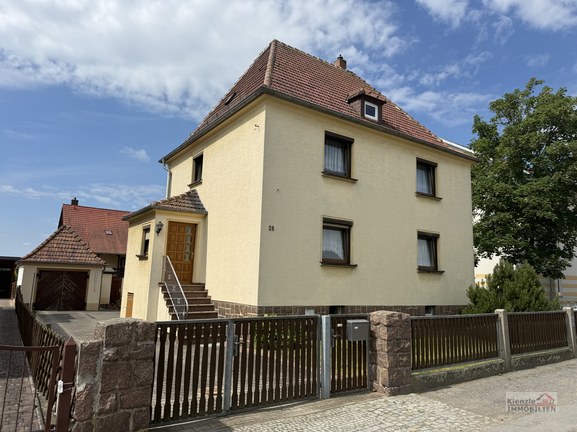 Gepflegtes Einfamilienhaus mit Nebengebäude und Garage in attraktiver Wohnlage von Niederau