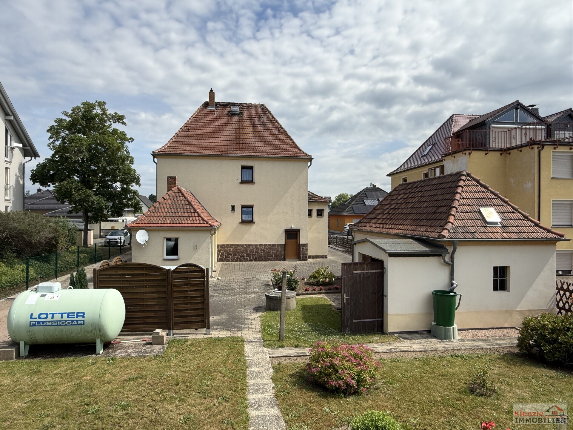 Gepflegtes Einfamilienhaus mit Nebengebäude und Garage in attraktiver Wohnlage von Niederau