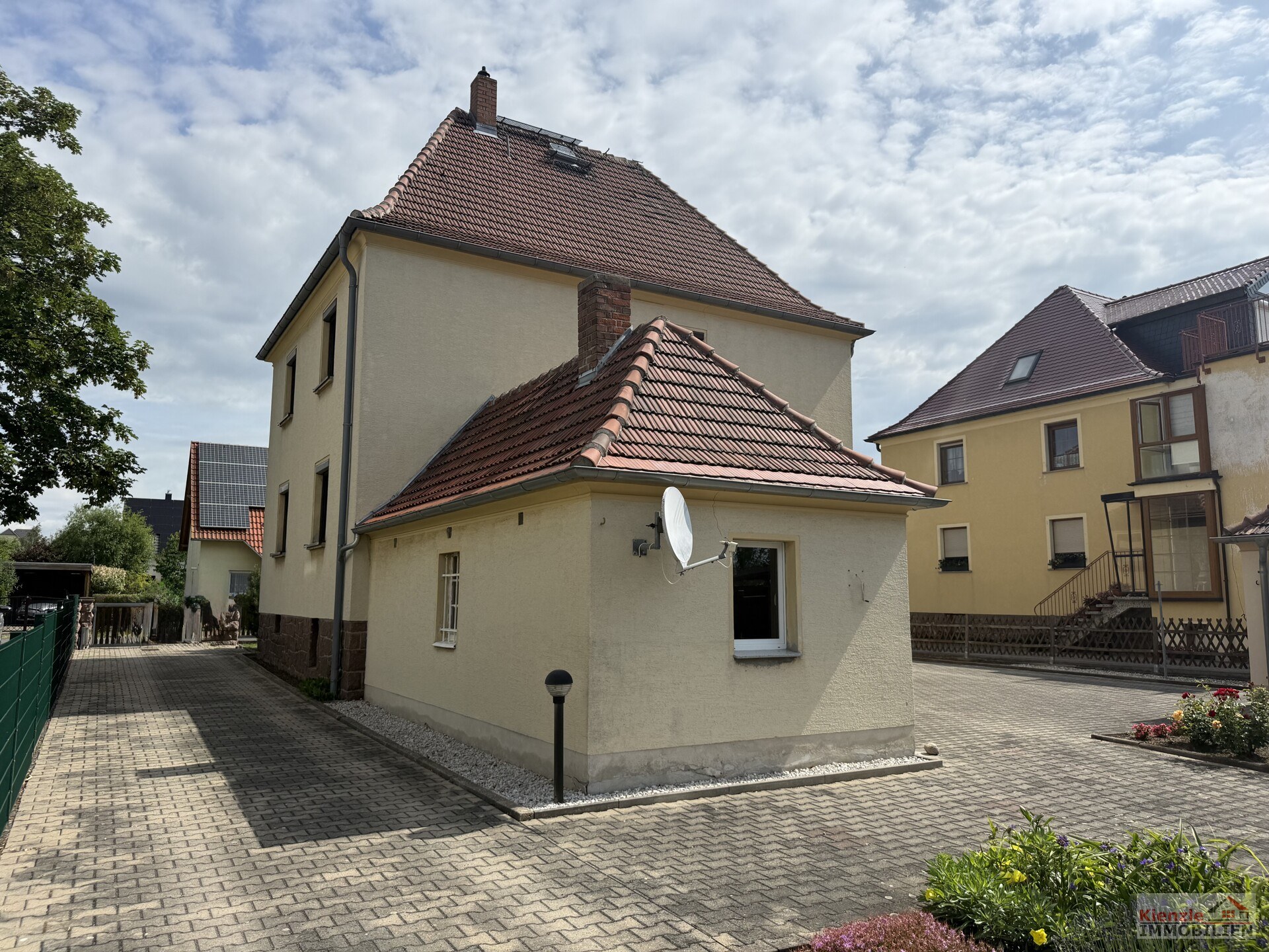 Gepflegtes Einfamilienhaus mit Nebengebäude und Garage in attraktiver Wohnlage von Niederau