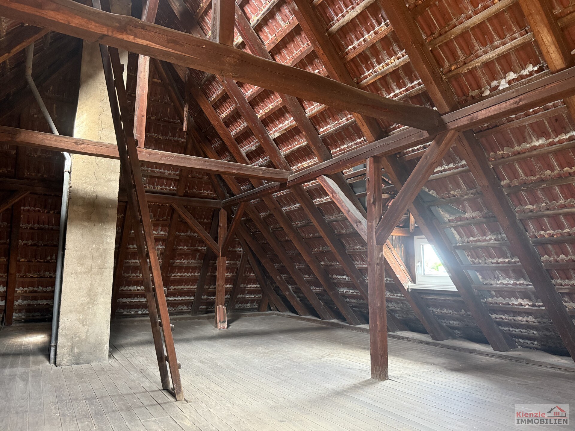 Gepflegtes Einfamilienhaus mit Nebengebäude und Garage in attraktiver Wohnlage von Niederau