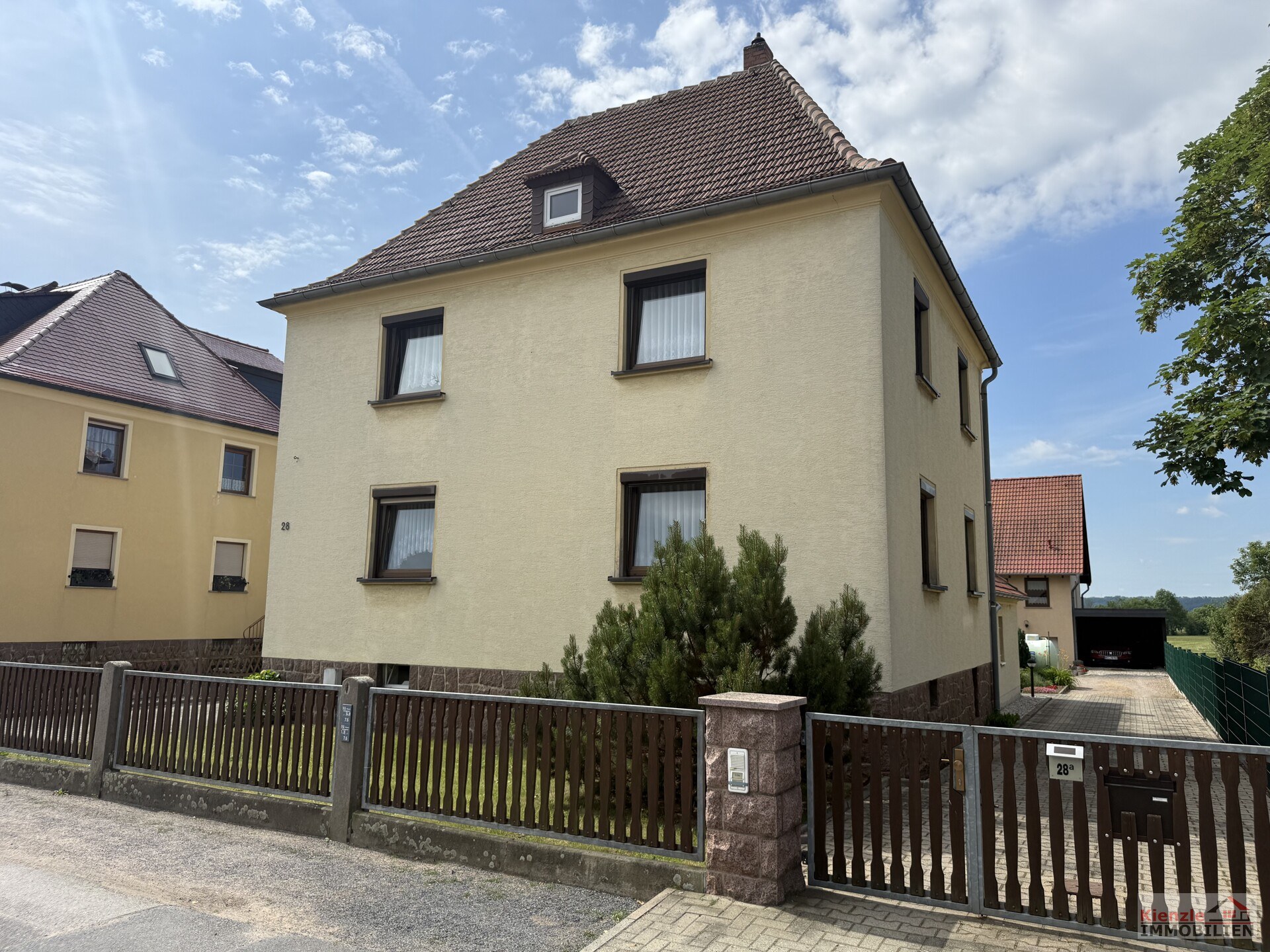Gepflegtes Einfamilienhaus mit Nebengebäude und Garage in attraktiver Wohnlage von Niederau