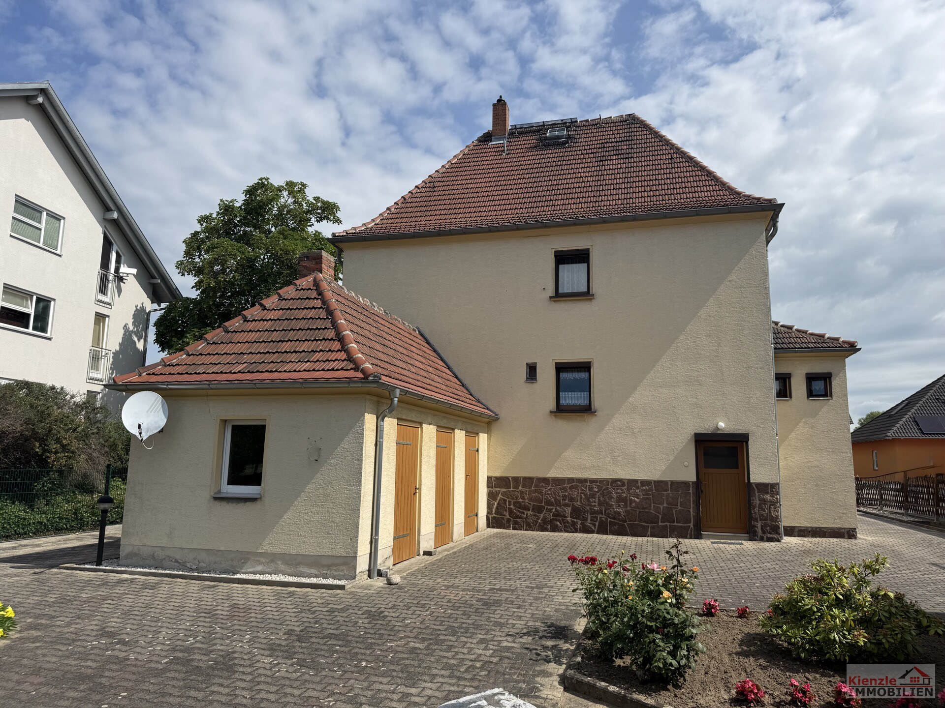 Gepflegtes Einfamilienhaus mit Nebengebäude und Garage in attraktiver Wohnlage von Niederau