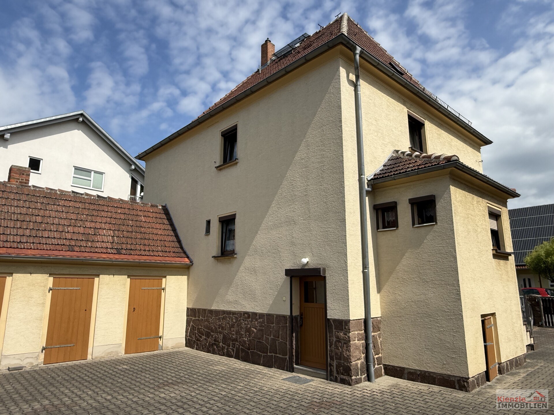 Gepflegtes Einfamilienhaus mit Nebengebäude und Garage in attraktiver Wohnlage von Niederau