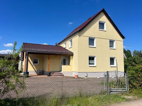 Gepflegtes Einfamilienhaus mit Doppelgarage, 6 Zimmern und großem Grundstück in Moritzburg-Steinbach