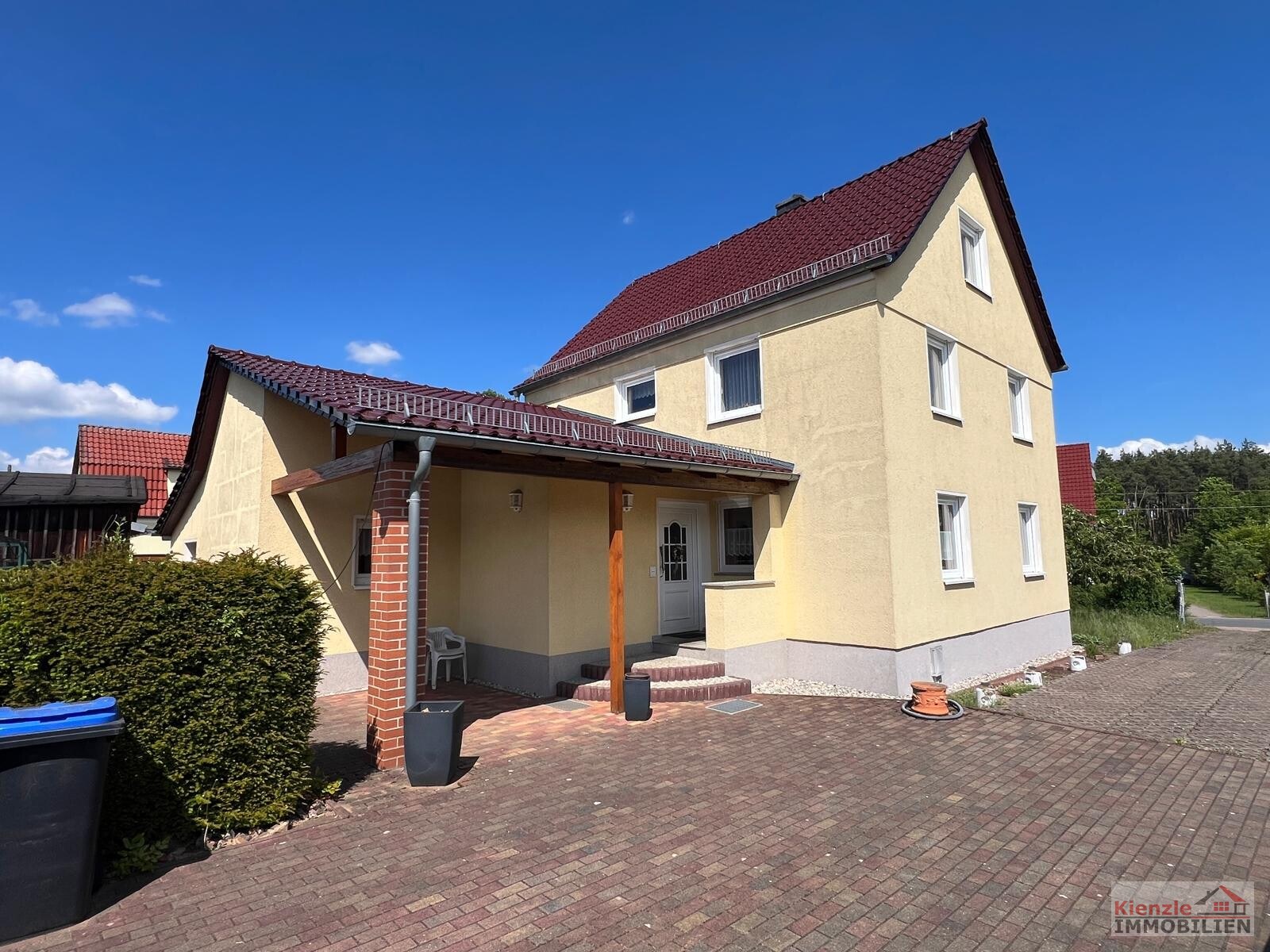 Gepflegtes Einfamilienhaus mit Doppelgarage, 6 Zimmern und großem Grundstück in Moritzburg-Steinbach