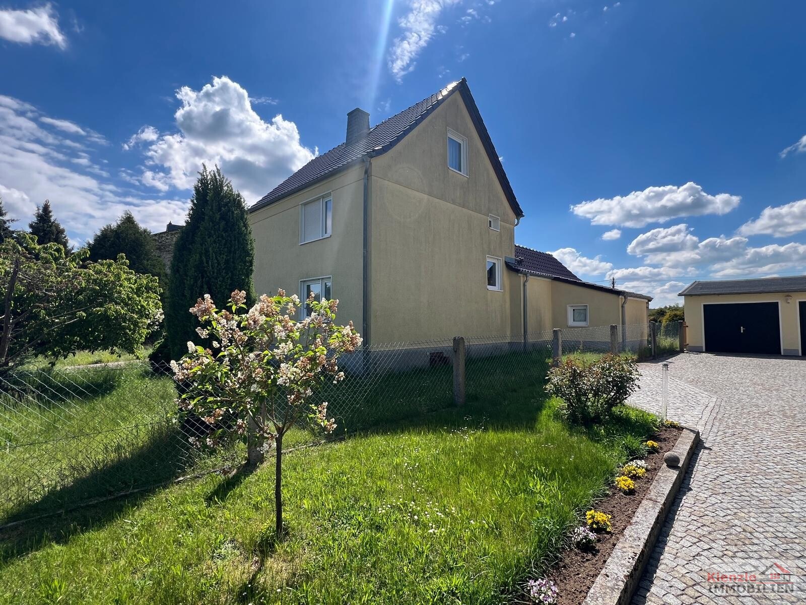 Gepflegtes Einfamilienhaus mit Doppelgarage, 6 Zimmern und großem Grundstück in Moritzburg-Steinbach