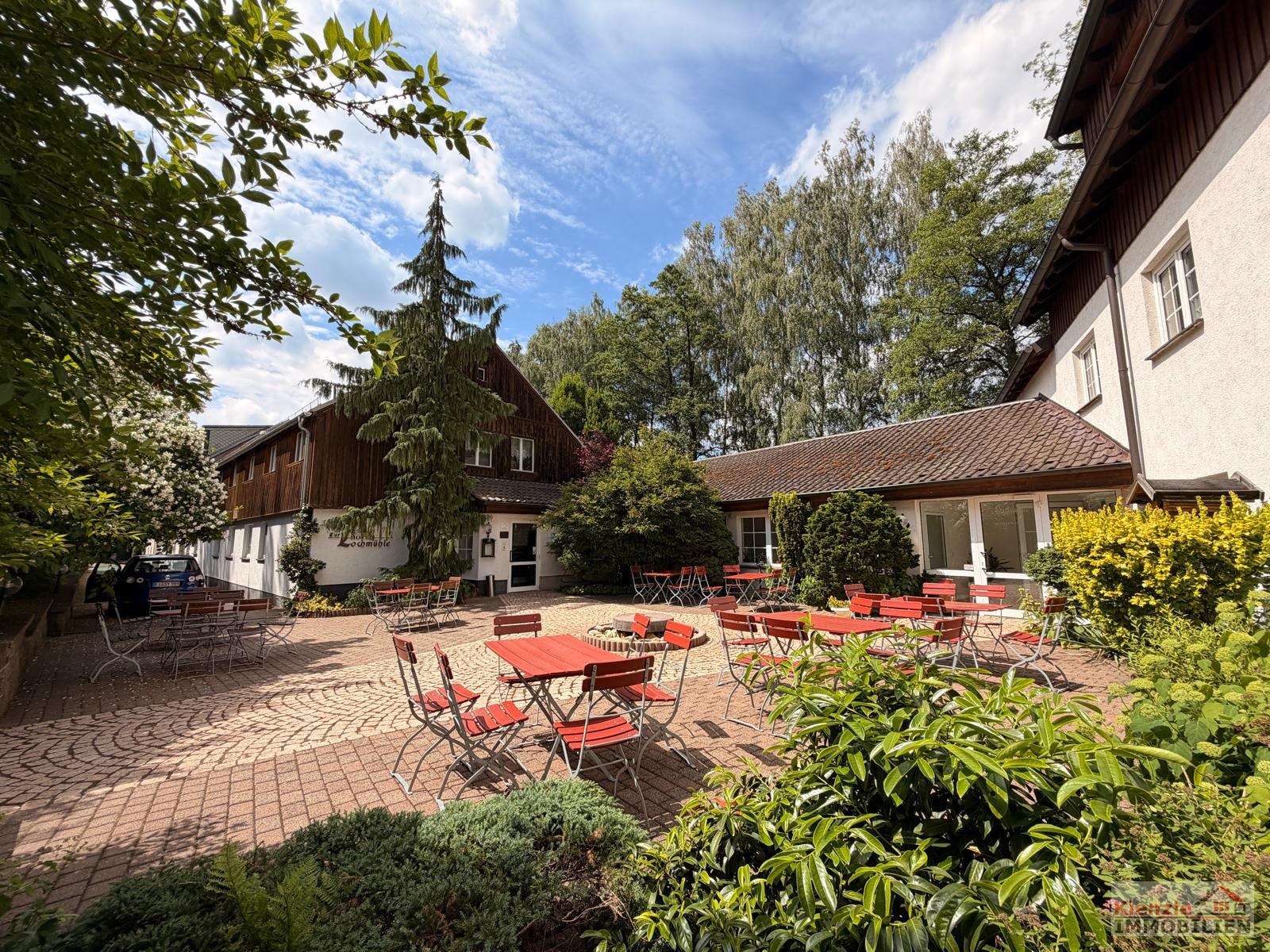 Hotel mit Gastronomie, Pool, Sauna & Betriebswohnung auf 6.000m² in ruhiger Randlage von Penig