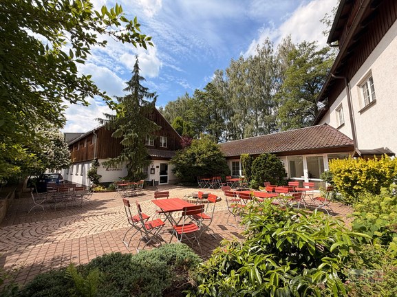 Hotel mit Gastronomie, Pool, Sauna & Betriebswohnung auf 6.000m² in ruhiger Randlage von Penig
