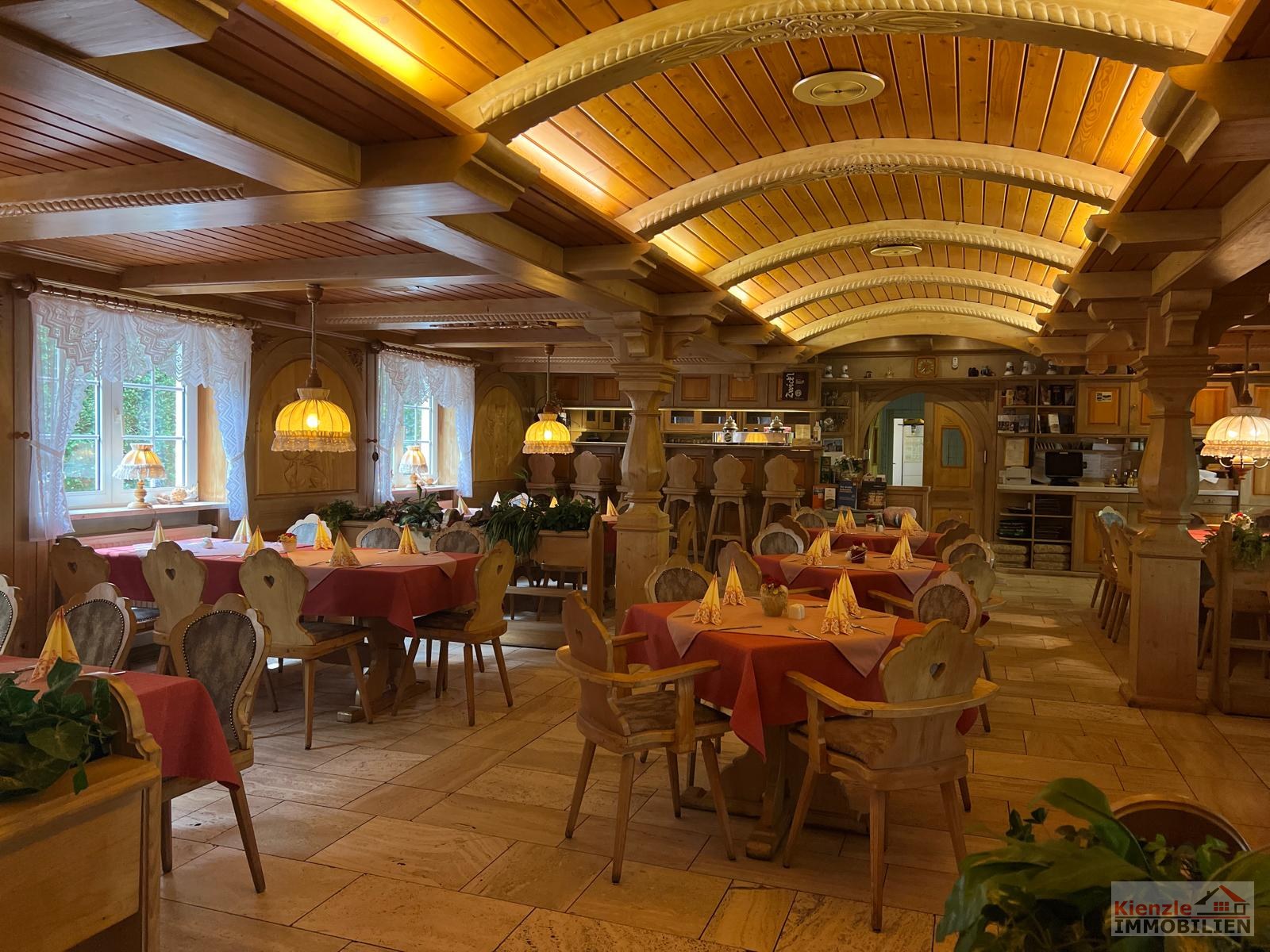 Hotel mit Gastronomie, Pool, Sauna & Betriebswohnung auf 6.000m² in ruhiger Randlage von Penig