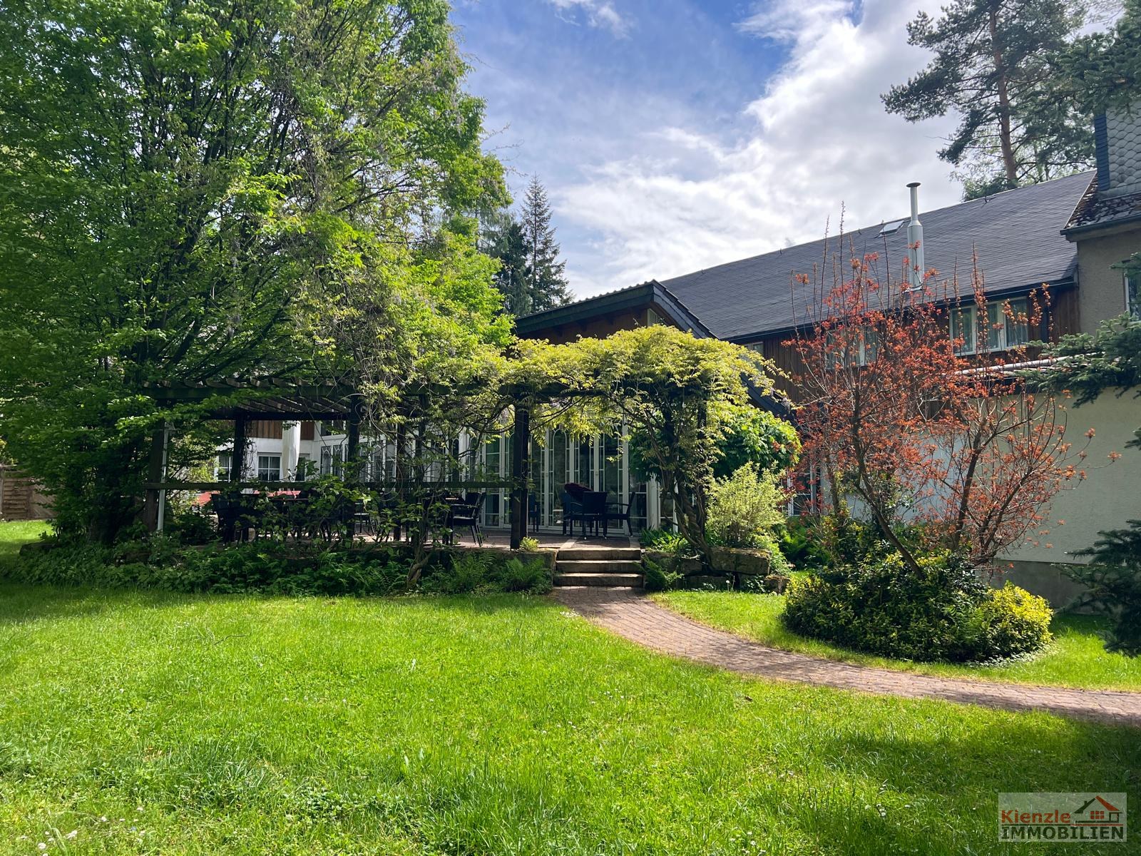 Hotel mit Gastronomie, Pool, Sauna & Betriebswohnung auf 6.000m² in ruhiger Randlage von Penig