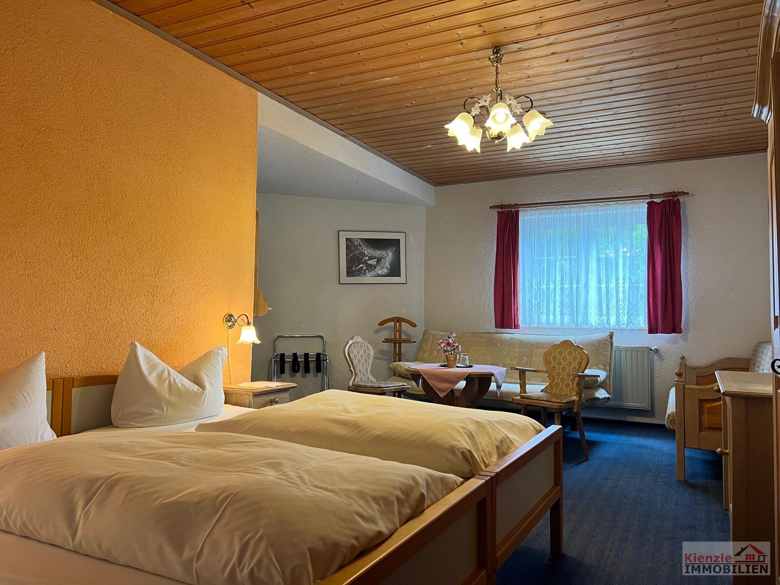 Hotel mit Gastronomie, Pool, Sauna & Betriebswohnung auf 6.000m² in ruhiger Randlage von Penig