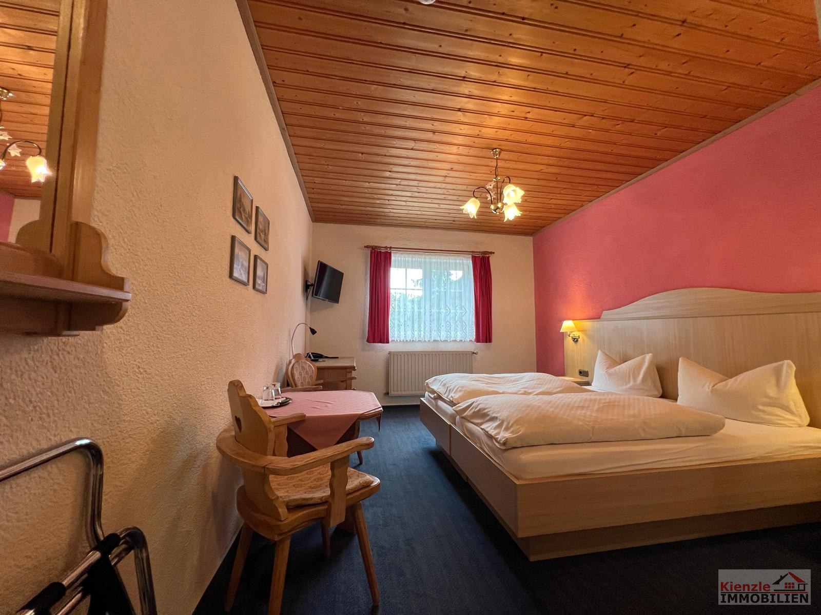 Hotel mit Gastronomie, Pool, Sauna & Betriebswohnung auf 6.000m² in ruhiger Randlage von Penig