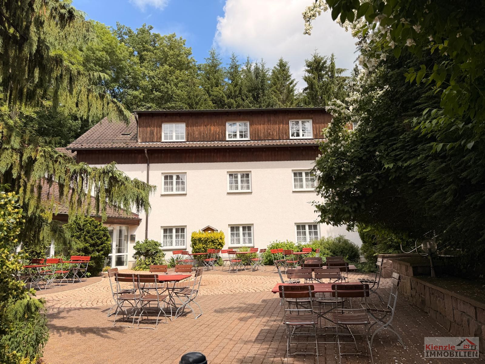 Hotel mit Gastronomie, Pool, Sauna & Betriebswohnung auf 6.000m² in ruhiger Randlage von Penig