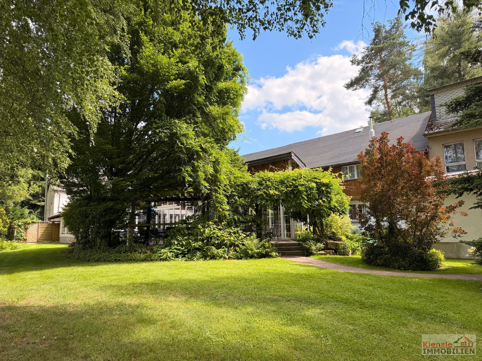 Hotel mit Gastronomie, Pool, Sauna & Betriebswohnung auf 6.000m² in ruhiger Randlage von Penig