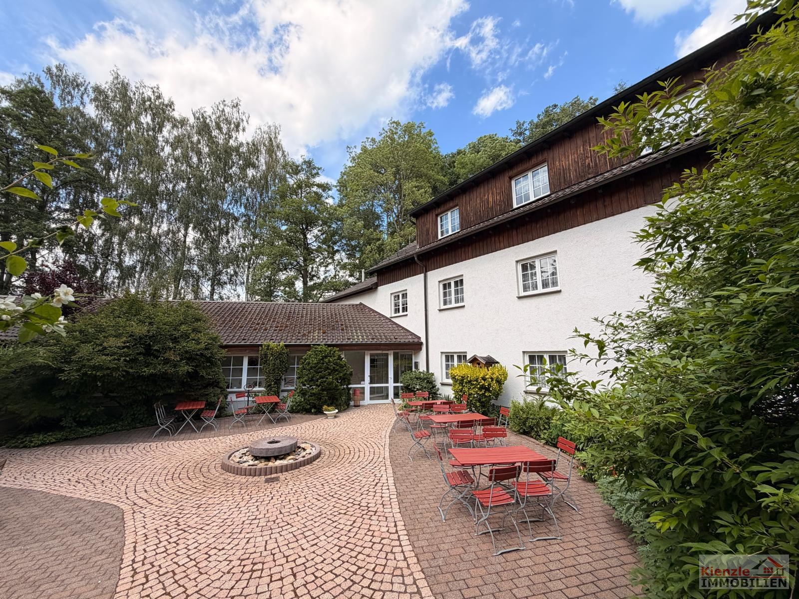 Hotel mit Gastronomie, Pool, Sauna & Betriebswohnung auf 6.000m² in ruhiger Randlage von Penig