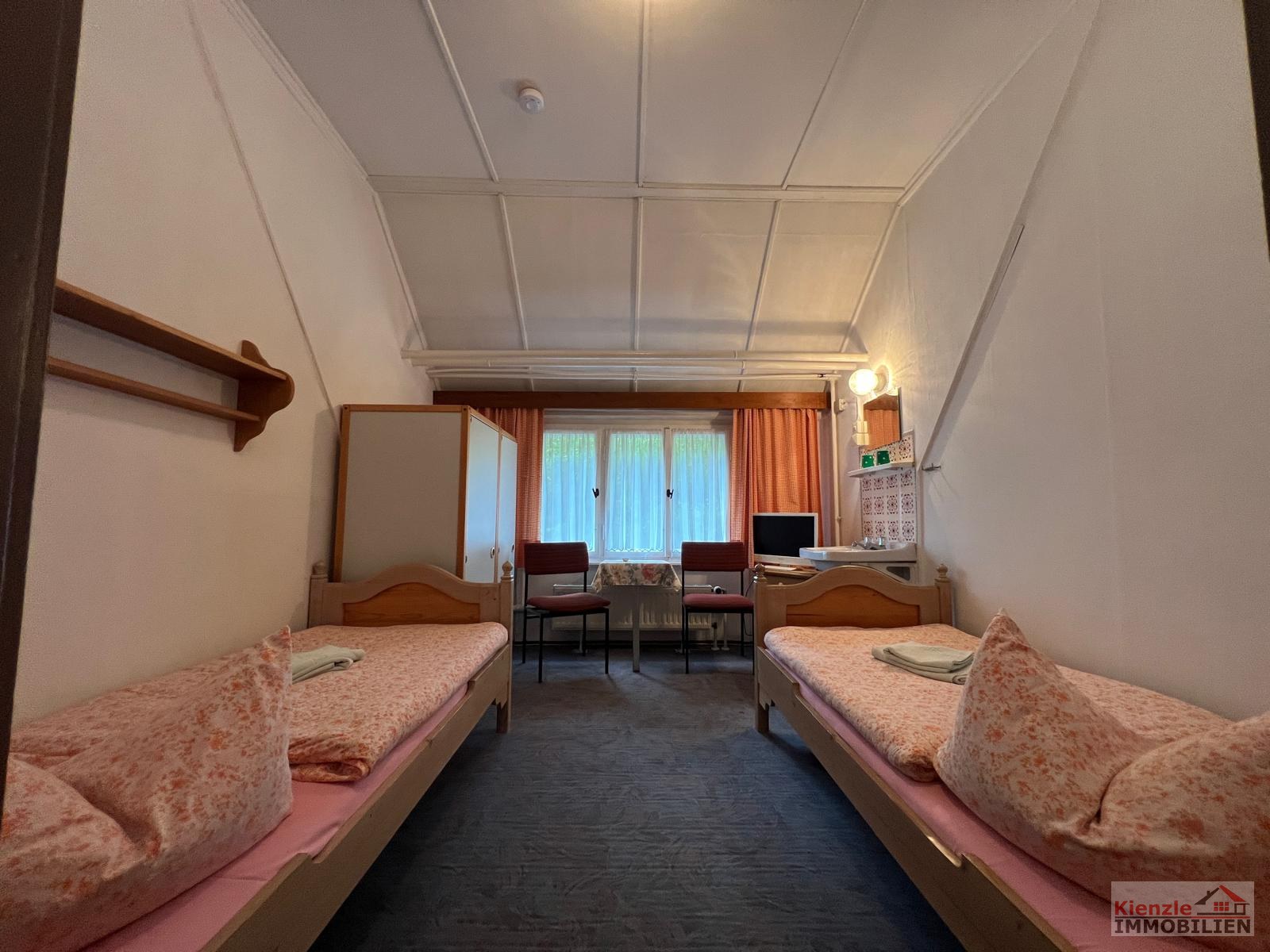 Hotel mit Gastronomie, Pool, Sauna & Betriebswohnung auf 6.000m² in ruhiger Randlage von Penig