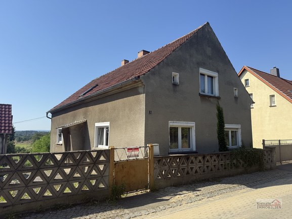 Großzügiges Grundstück mit Einfamilienhaus, ausgebautem Nebengebäude und Garage