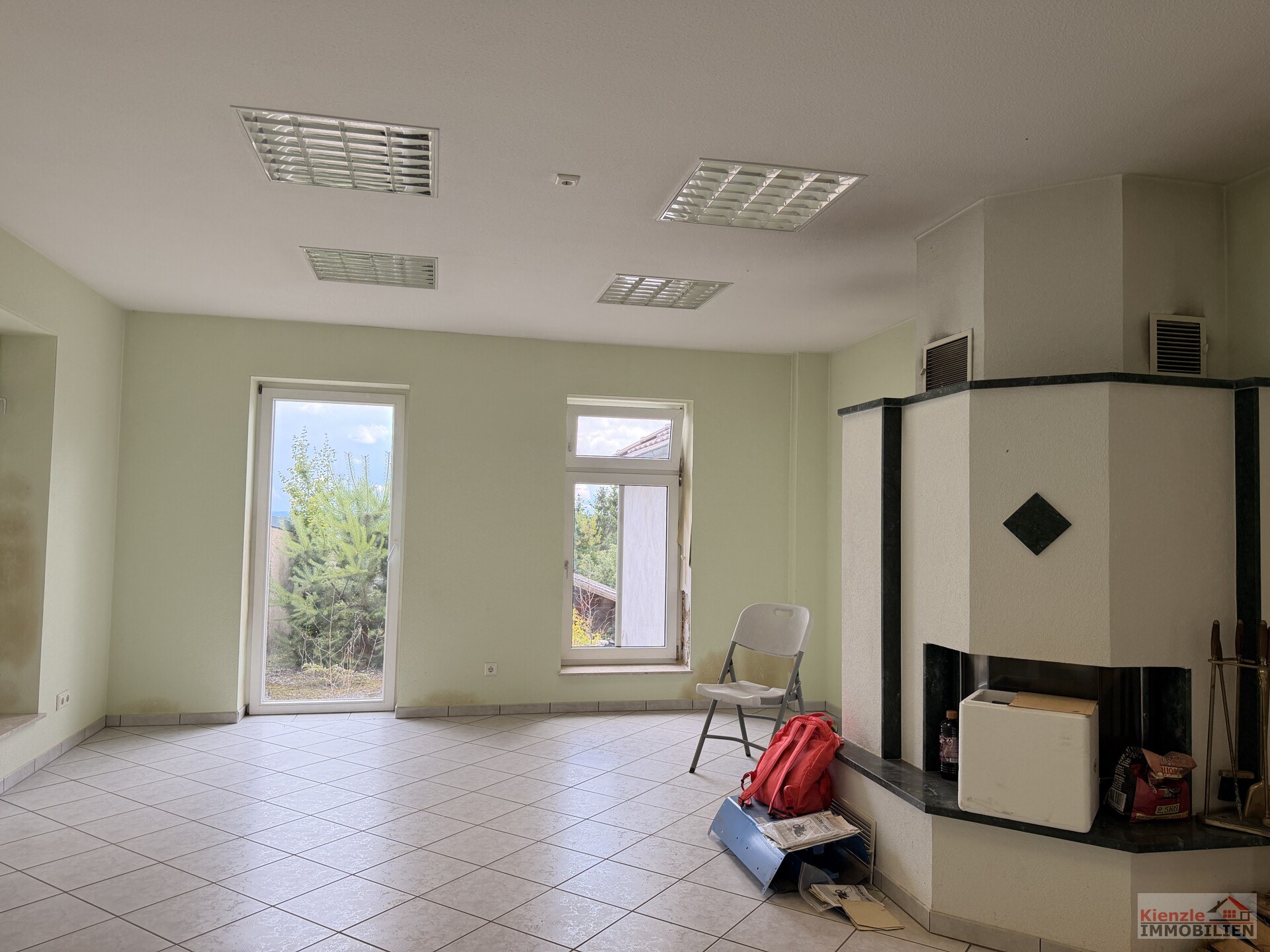 Großzügiges Grundstück mit Einfamilienhaus, ausgebautem Nebengebäude und Garage