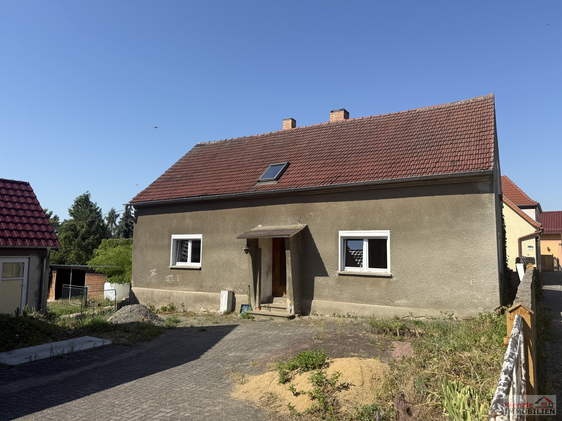 Großzügiges Grundstück mit Einfamilienhaus, ausgebautem Nebengebäude und Garage