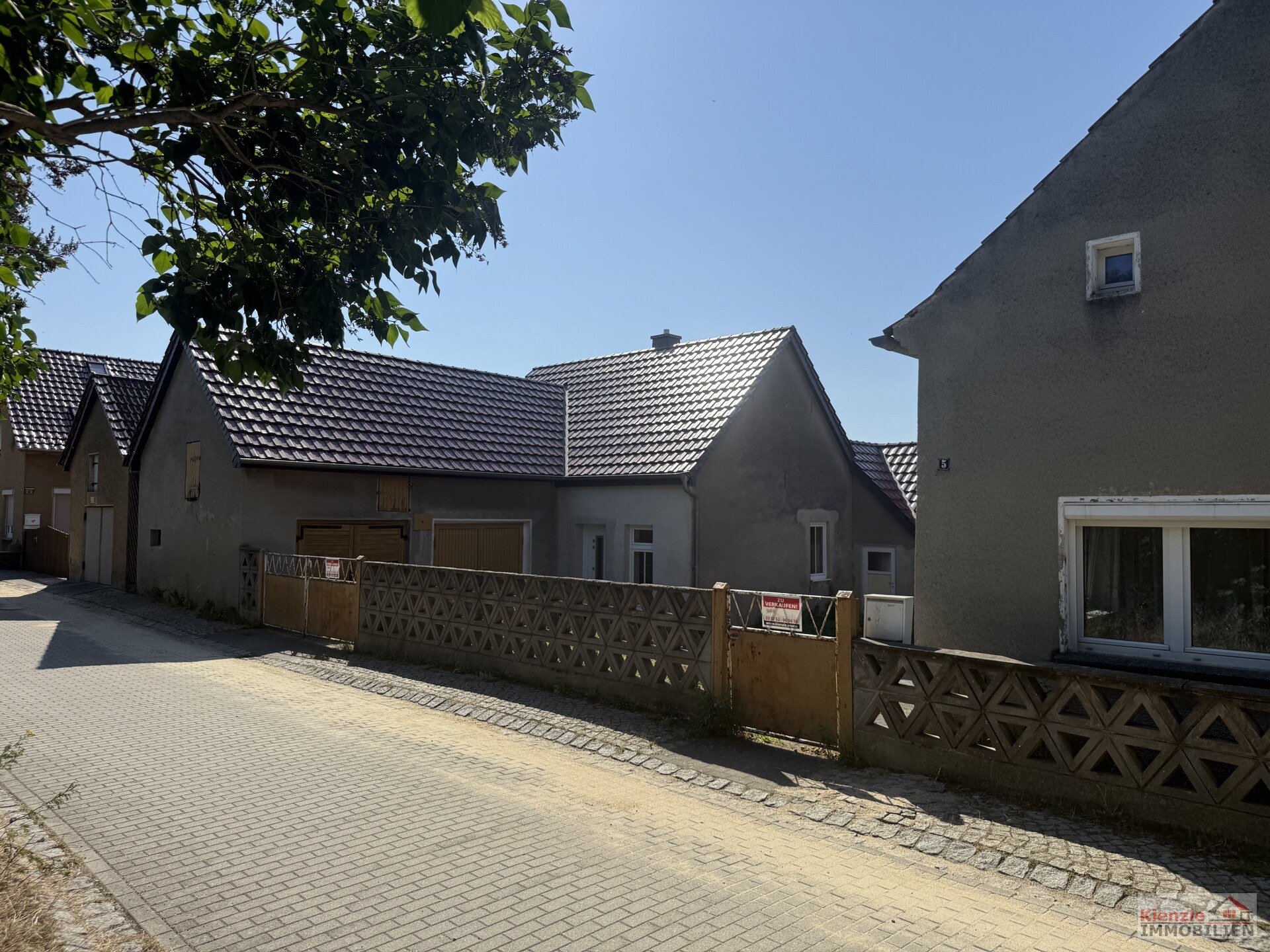Großzügiges Grundstück mit Einfamilienhaus, ausgebautem Nebengebäude und Garage