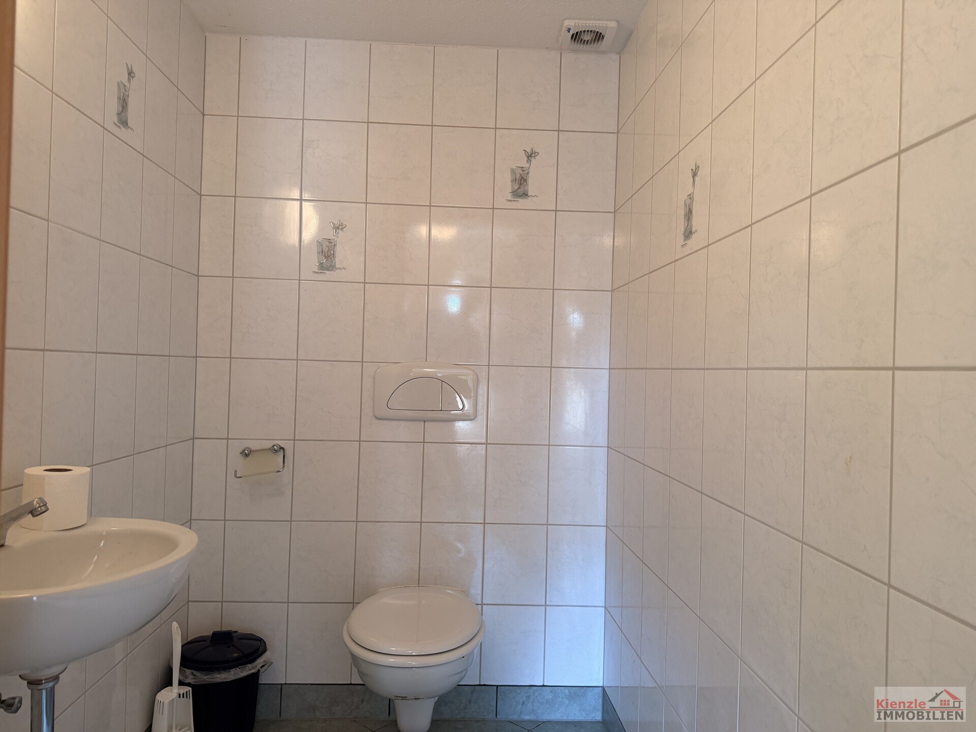 Großzügiges Grundstück mit Einfamilienhaus, ausgebautem Nebengebäude und Garage