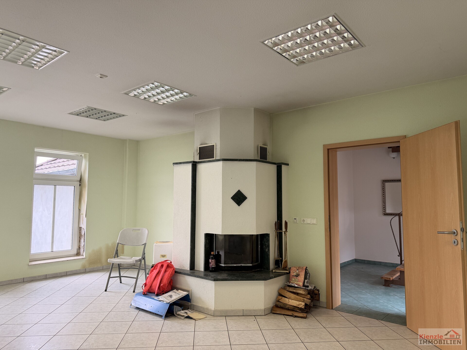 Großzügiges Grundstück mit Einfamilienhaus, ausgebautem Nebengebäude und Garage