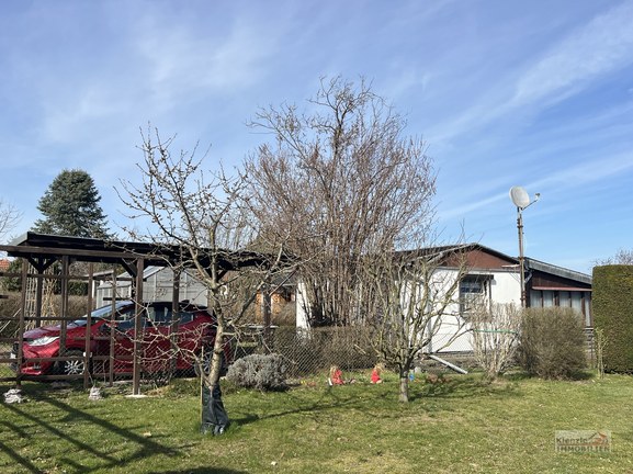 Schönes Wochenendhaus mit großer überdachter Terrasse
