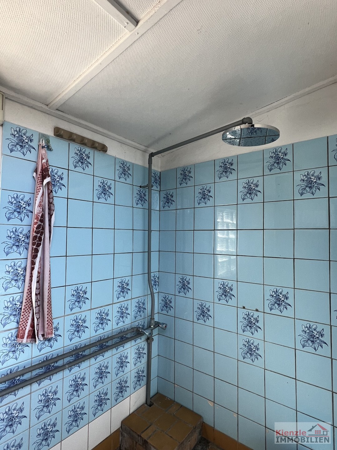 Schönes Wochenendhaus mit großer überdachter Terrasse