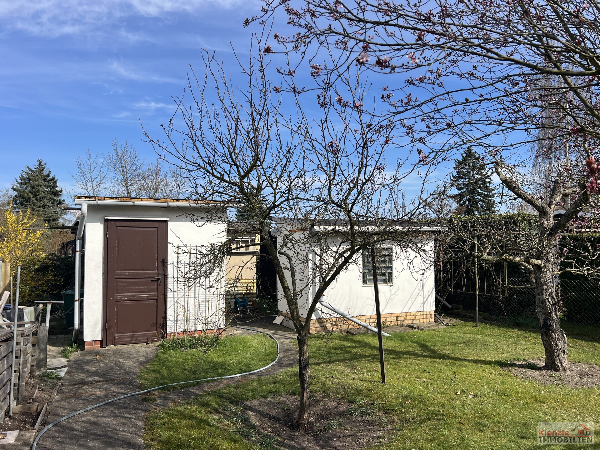 Schönes Wochenendhaus mit großer überdachter Terrasse