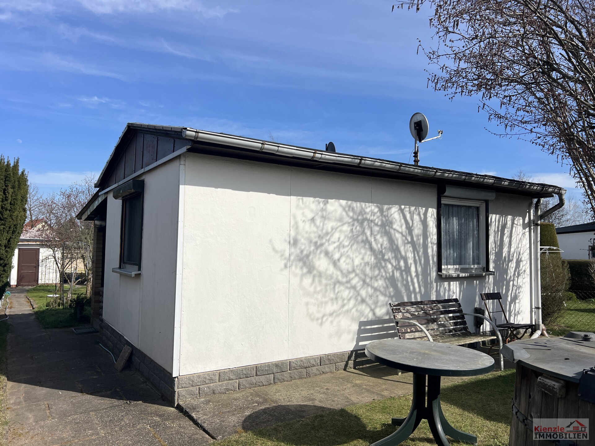 Schönes Wochenendhaus mit großer überdachter Terrasse